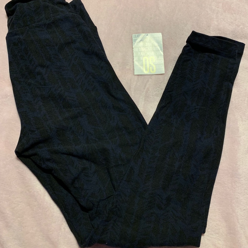 Lularoe OS black and navy feather print leggings